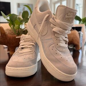 Nike Air Force 1 Light Gray Sneakers